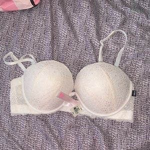 Push up laced bra strapless